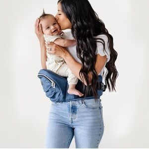 TushBaby Baby Hip Carrier - Chambray